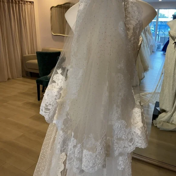 Elegant White Lace Bridal Cathedral Veil - Picture 3 of 5